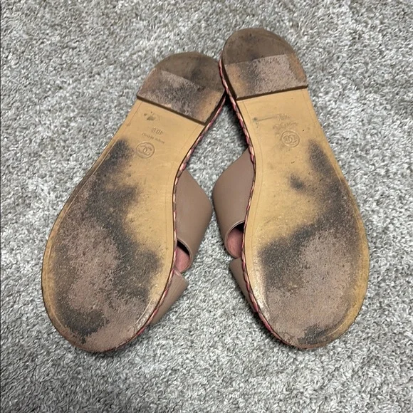 Chanel Tan Cross-Strap Sandals with Minimalist Design - Picture 9 of 10